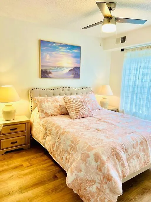 Tommy Bahama 1 Bedroom-Walk To Restaurants ,Pool-3Mi Beach! Destin