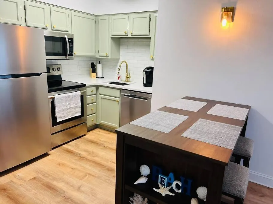 Tommy Bahama 1 Bedroom-Walk To Restaurants ,Pool-3Mi Beach! Destin