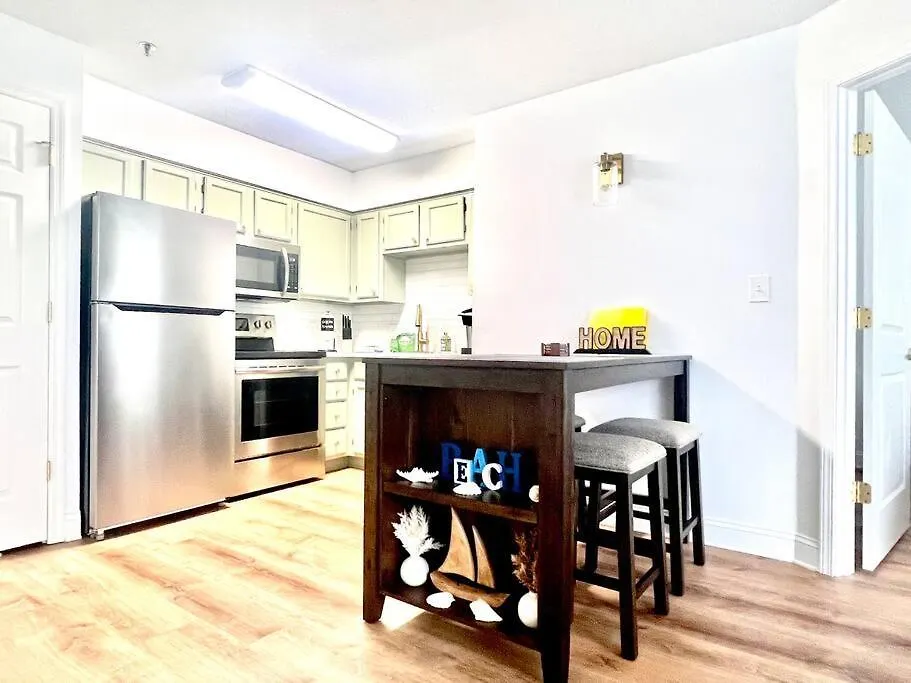Apartment Tommy Bahama 1 Bedroom-Walk To Restaurants ,Pool-3Mi Beach! Destin