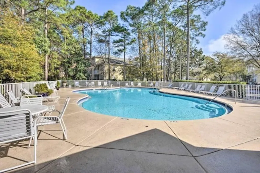 Tommy Bahama 1 Bedroom-Walk To Restaurants ,Pool-3Mi Beach! Destin