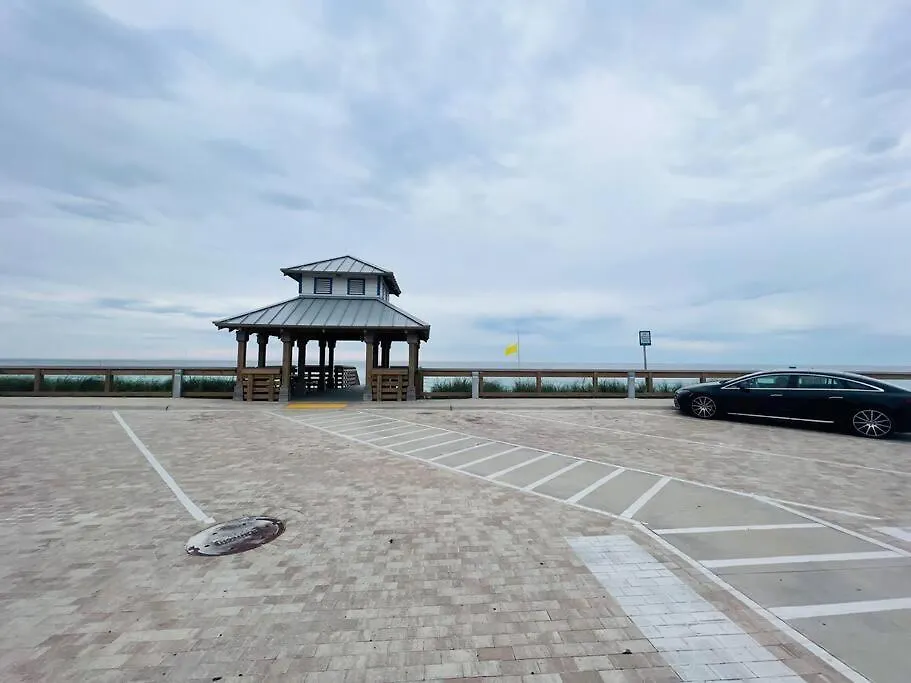 Tommy Bahama 1 Bedroom-Walk To Restaurants ,Pool-3Mi Beach! Destin Apartment
