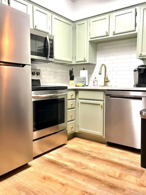 Apartment Tommy Bahama 1 Bedroom-Walk To Restaurants ,Pool-3Mi Beach! Destin
